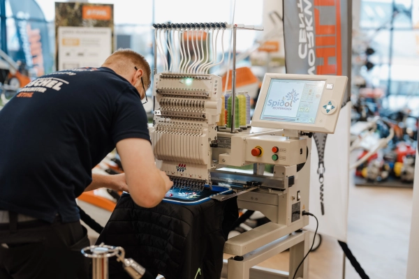 Bild Stickmaschine Max Expo